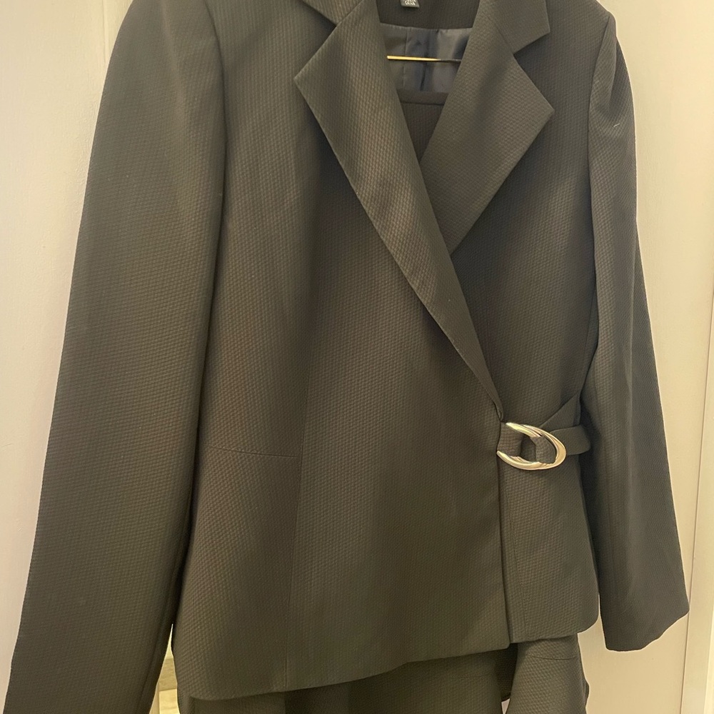 Women’s Kasper Black lightweight Suit SZ4